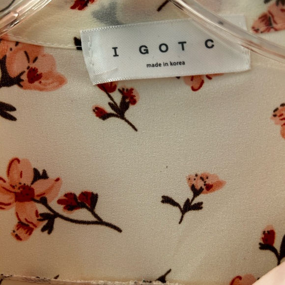 I GOT C Made in Korea Flowered Off White Blouse w/ pink flowers - Picture 4 of 4